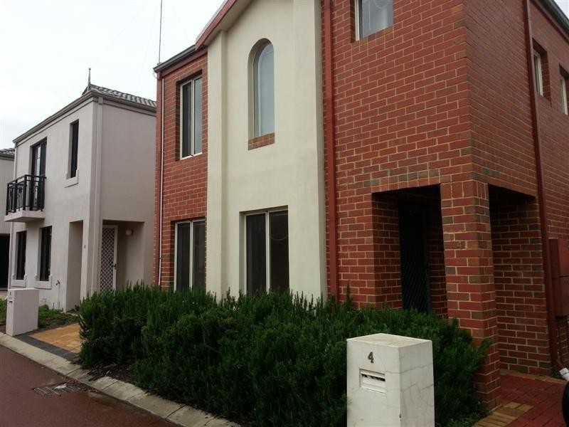 4 Lockwood Ct, Bicton WA 6157