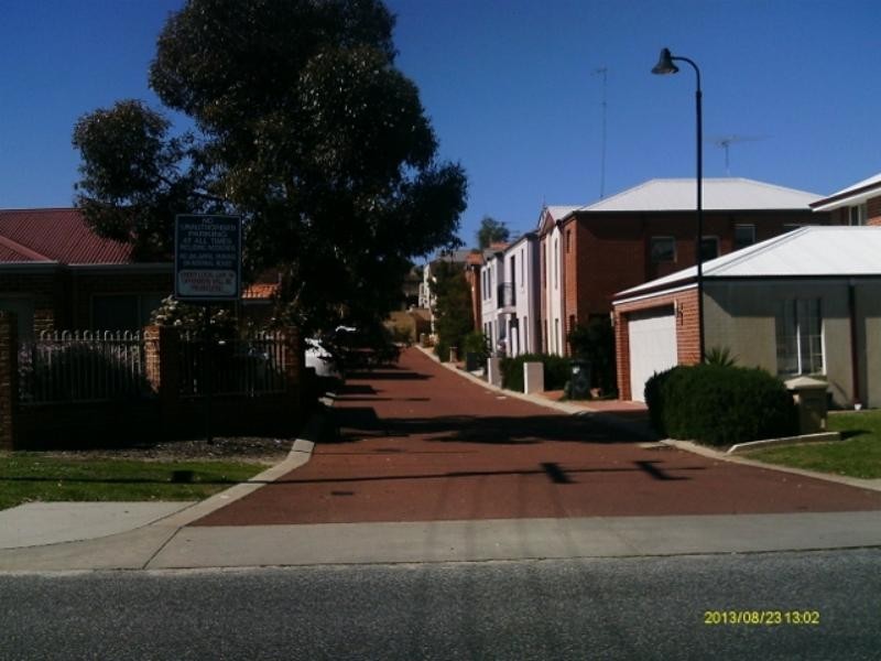 4 Lockwood Ct, Bicton WA 6157