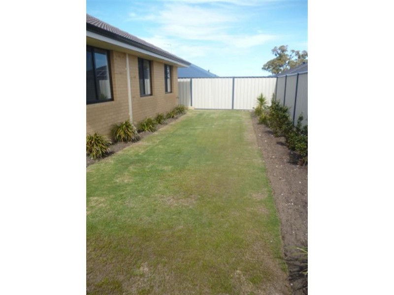 12  St Pierre  Loop, Meadow Springs WA 6210
