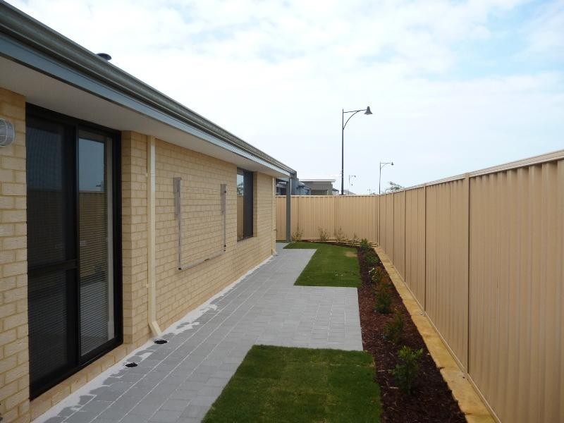 36 Halesworth Pde, Butler WA 6036