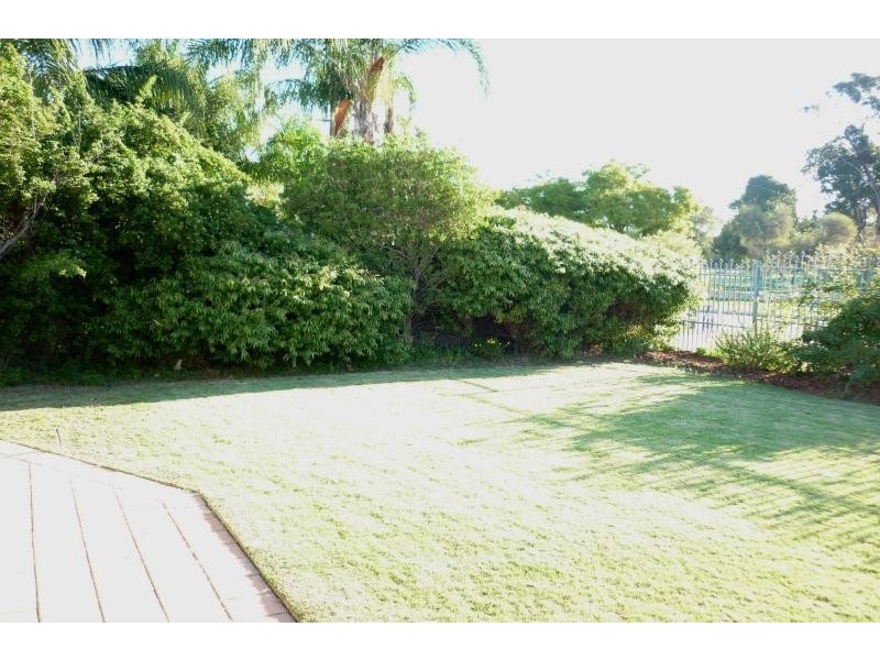 185 Treasure Rd, Queens Park WA 6107