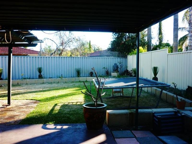 2 Jarrah Ct, Beechboro WA 6063