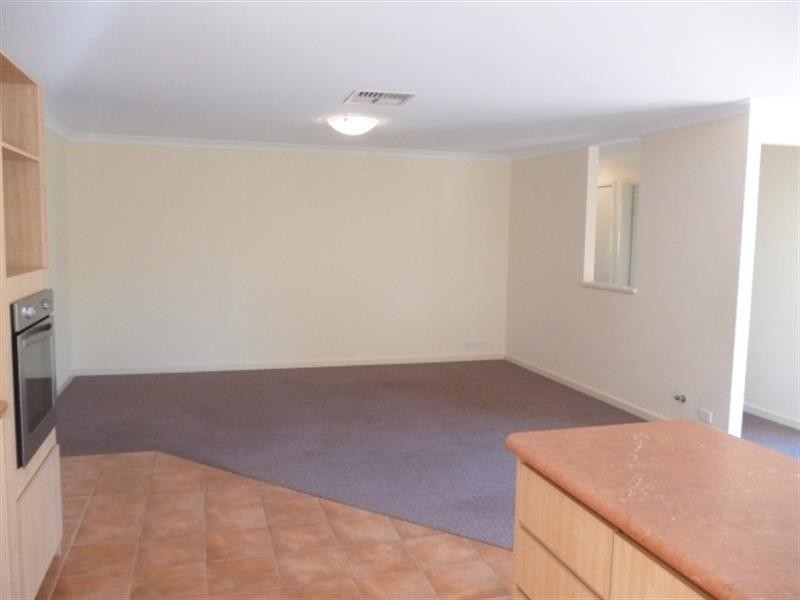 188 Shreeve Rd, Canning Vale WA 6155