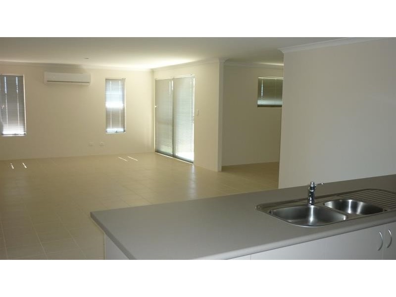 38 Highland Cres, Meadow Springs WA 6210