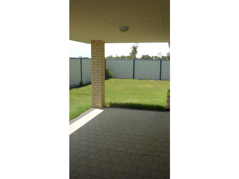 38 Highland Cres, Meadow Springs WA 6210