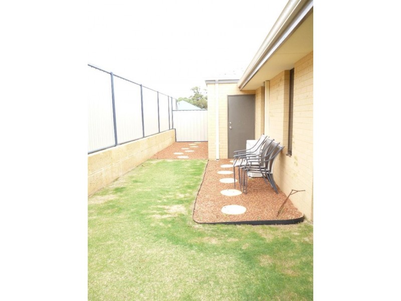 25 Bramshaw  St, Meadow Springs WA 6210