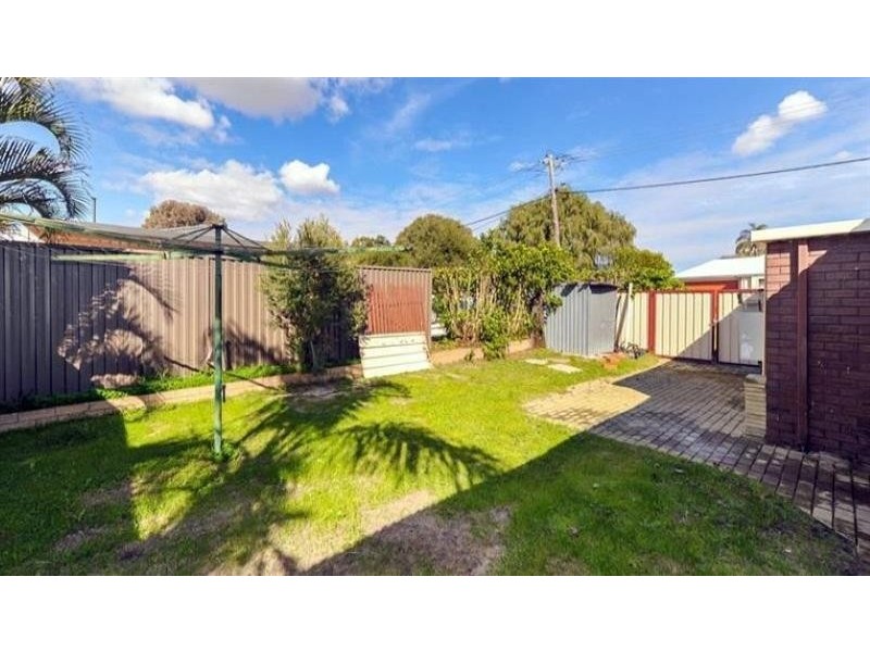 1 Manuel Cres, Redcliffe WA 6104