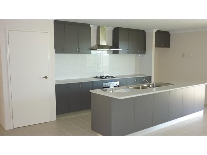 10 St Pierre Loop, Meadow Springs WA 6210