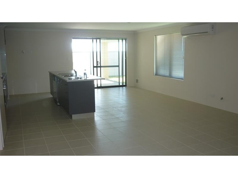 10 St Pierre Loop, Meadow Springs WA 6210