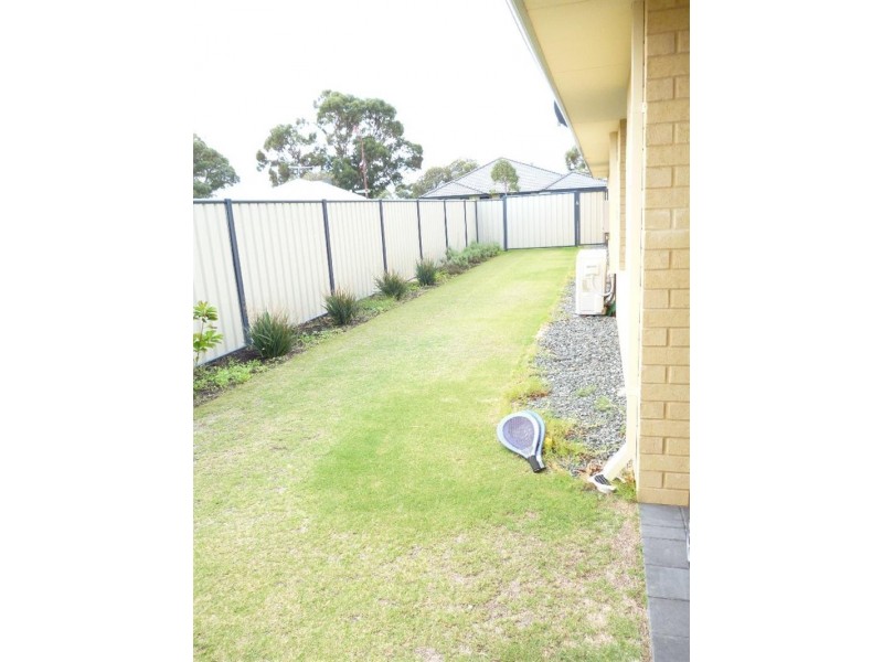 10 St Pierre Loop, Meadow Springs WA 6210