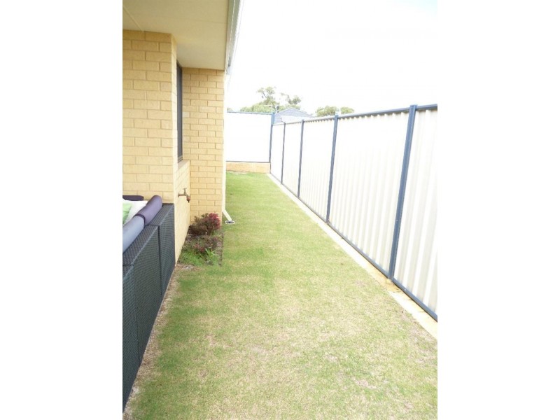 10 St Pierre Loop, Meadow Springs WA 6210