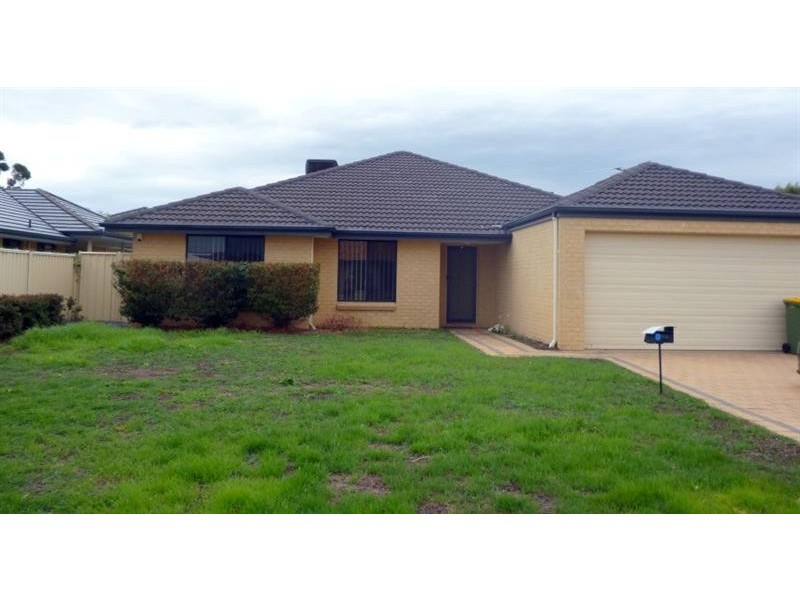 8 Marloo St, Wattle Grove WA 6107