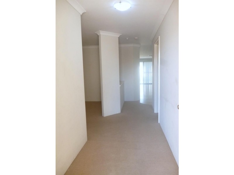 8 Marloo St, Wattle Grove WA 6107