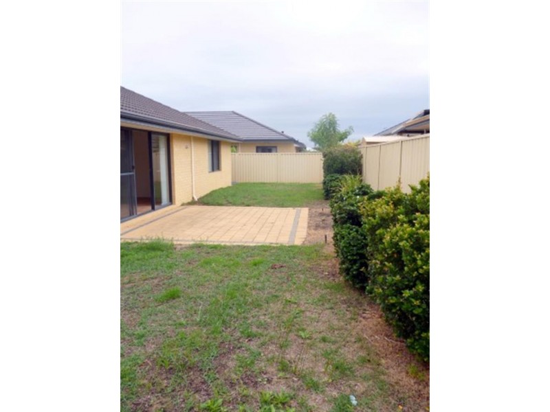 8 Marloo St, Wattle Grove WA 6107