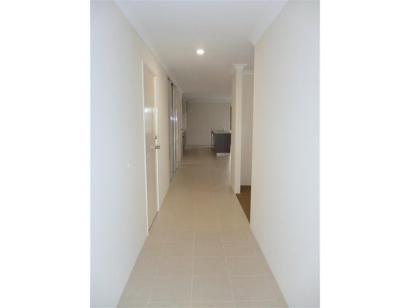 11 Rochdale Cir, Meadow Springs WA 6210