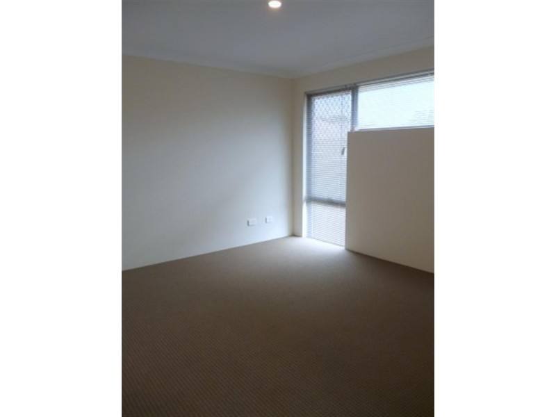 11 Rochdale Cir, Meadow Springs WA 6210