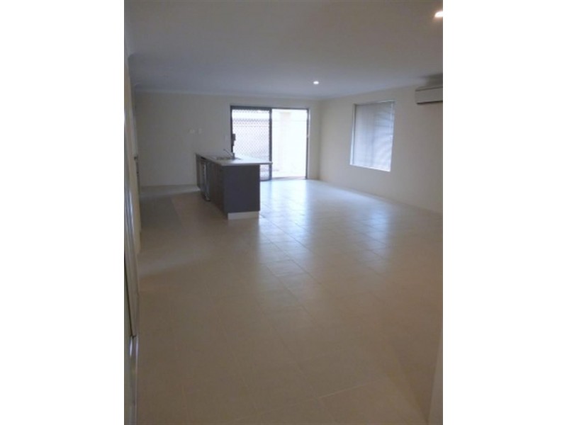 11 Rochdale Cir, Meadow Springs WA 6210