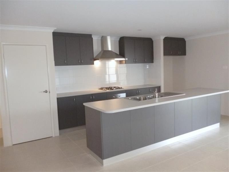 11 Rochdale Cir, Meadow Springs WA 6210