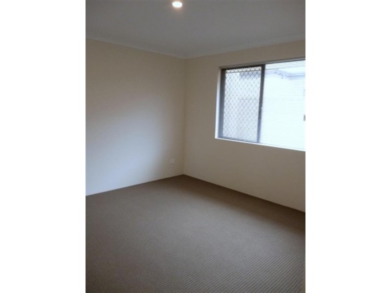 11 Rochdale Cir, Meadow Springs WA 6210