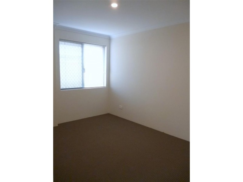 11 Rochdale Cir, Meadow Springs WA 6210