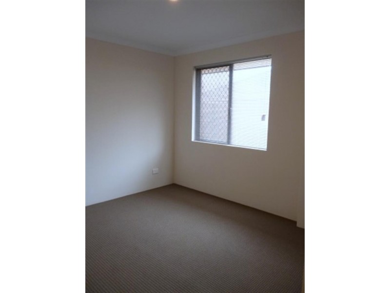 11 Rochdale Cir, Meadow Springs WA 6210