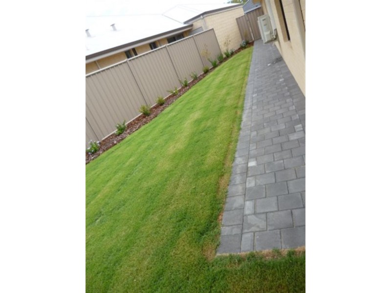 11 Rochdale Cir, Meadow Springs WA 6210