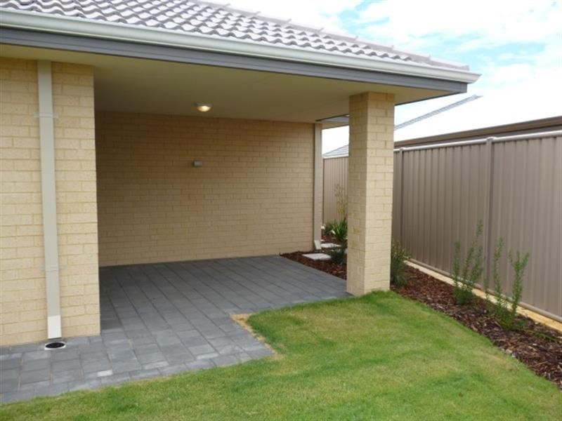 11 Rochdale Cir, Meadow Springs WA 6210