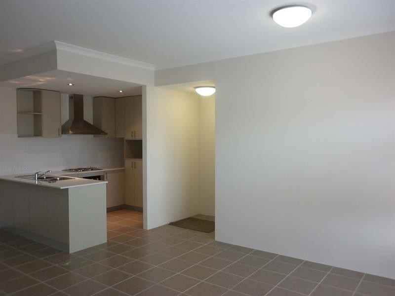 5/2 Villa Pass, Ellenbrook WA 6069