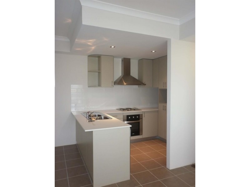 5/2 Villa Pass, Ellenbrook WA 6069