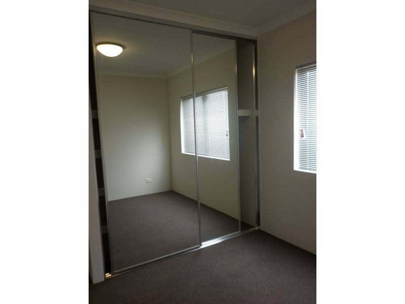 5/2 Villa Pass, Ellenbrook WA 6069