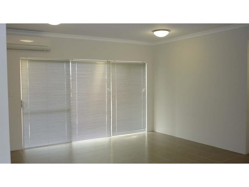 5/2 Villa Pass, Ellenbrook WA 6069