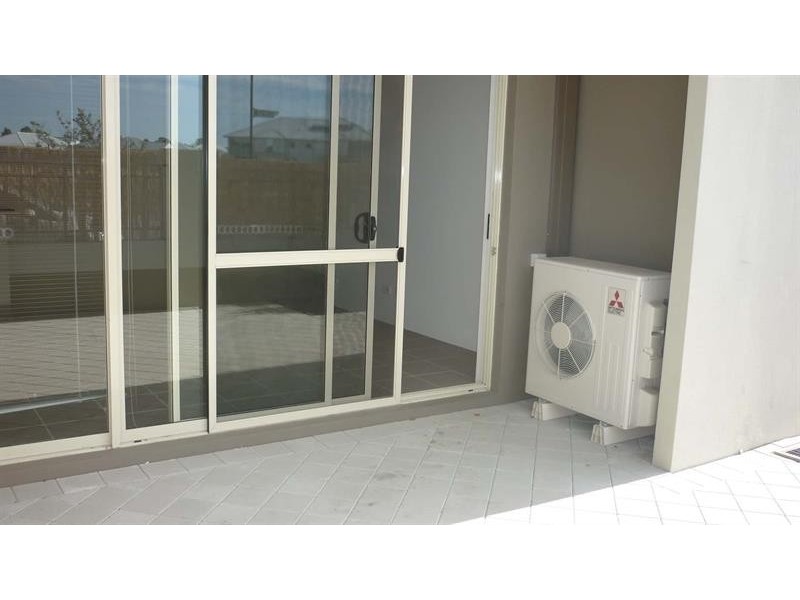 5/2 Villa Pass, Ellenbrook WA 6069