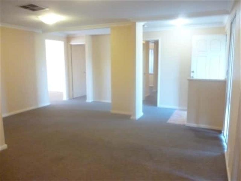 45 Canna Dr, Canning Vale WA 6155