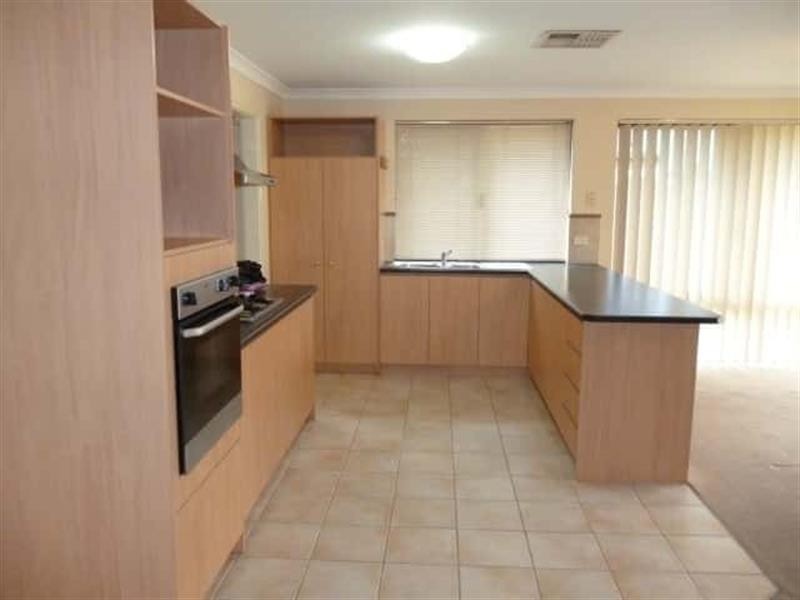 45 Canna Dr, Canning Vale WA 6155