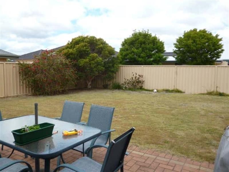 45 Canna Dr, Canning Vale WA 6155