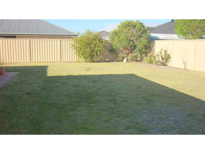 45 Canna Dr, Canning Vale WA 6155