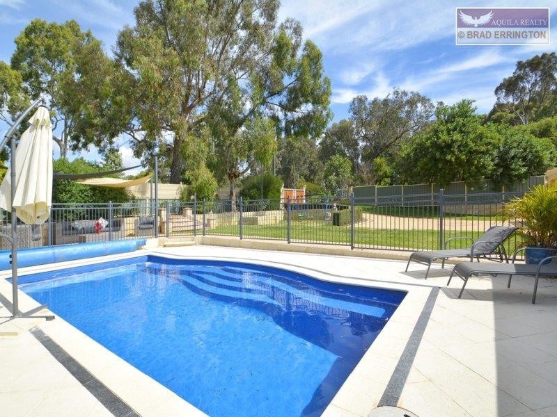 12 Wooloomooloo Rd, Greenmount WA 6056