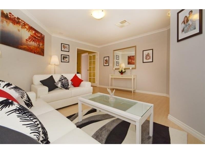 12 Wooloomooloo Rd, Greenmount WA 6056