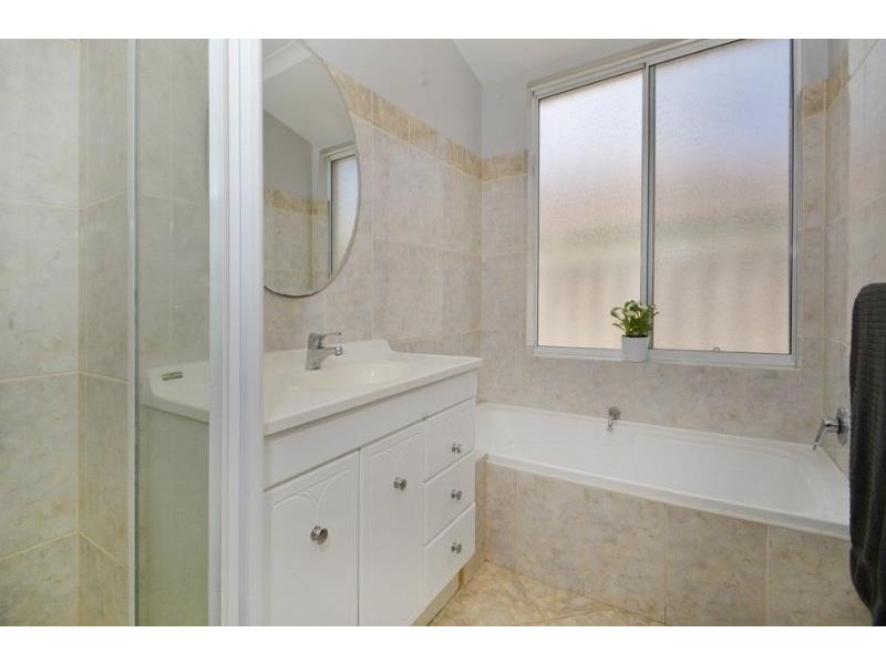 12 Wooloomooloo Rd, Greenmount WA 6056