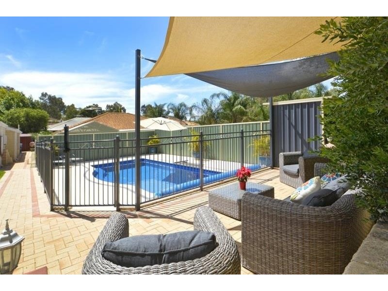 12 Wooloomooloo Rd, Greenmount WA 6056