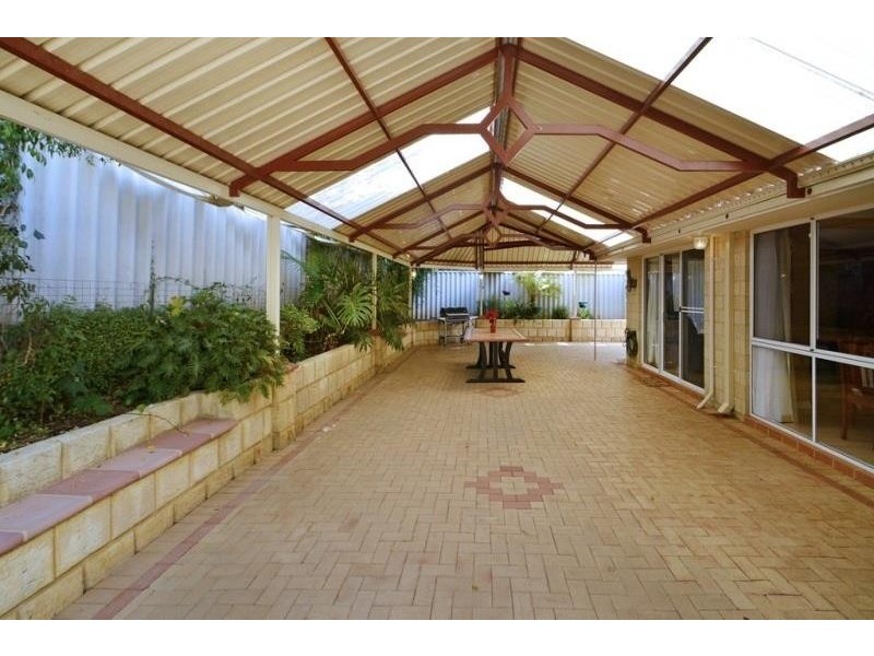 12 Wooloomooloo Rd, Greenmount WA 6056