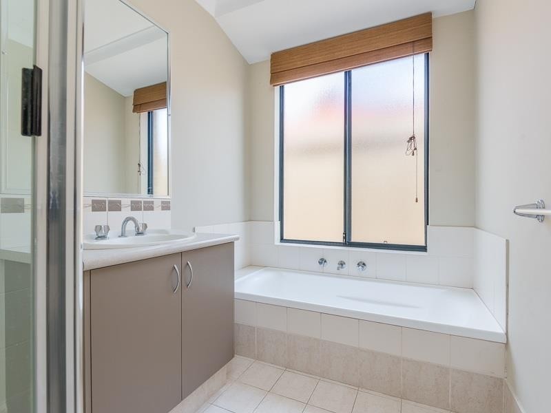 51 Giglia Dr, Sinagra WA 6065