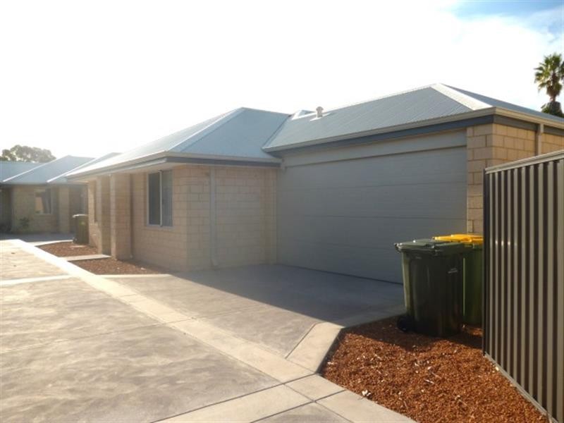 2/20 Smythe St, Rockingham WA 6168