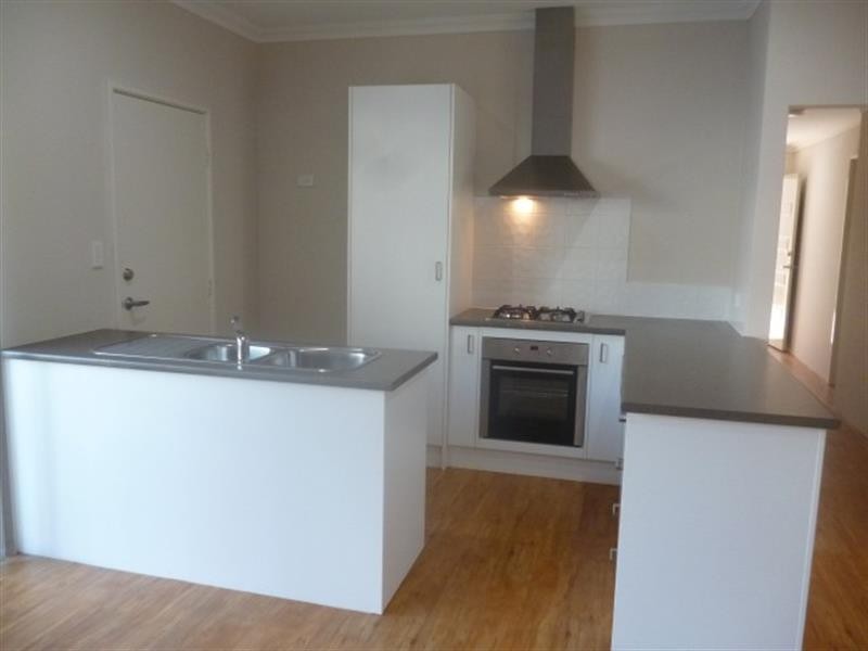 2/20 Smythe St, Rockingham WA 6168