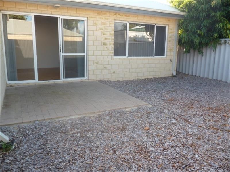 2/20 Smythe St, Rockingham WA 6168