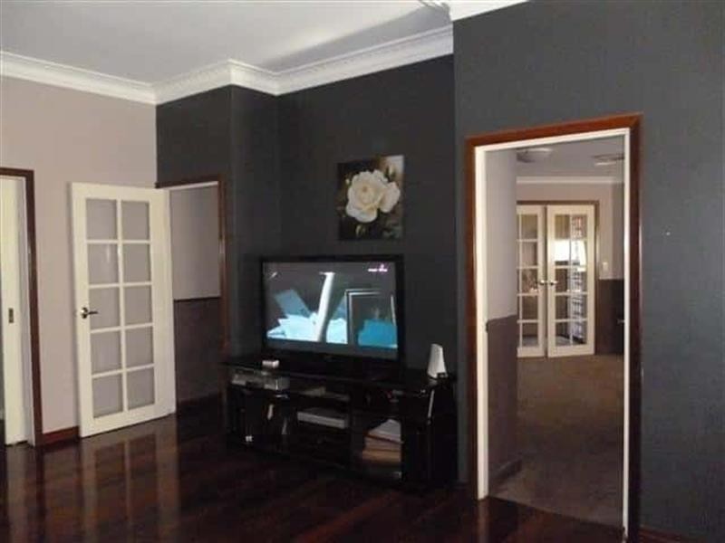 2 Princeton Cir, Alexander Heights WA 6064