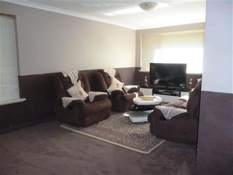 2 Princeton Cir, Alexander Heights WA 6064