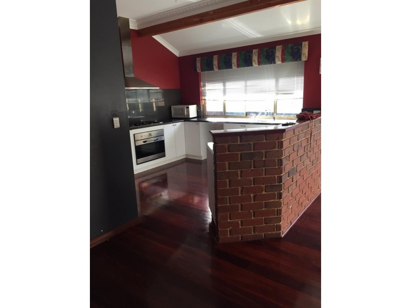 2 Princeton Cir, Alexander Heights WA 6064