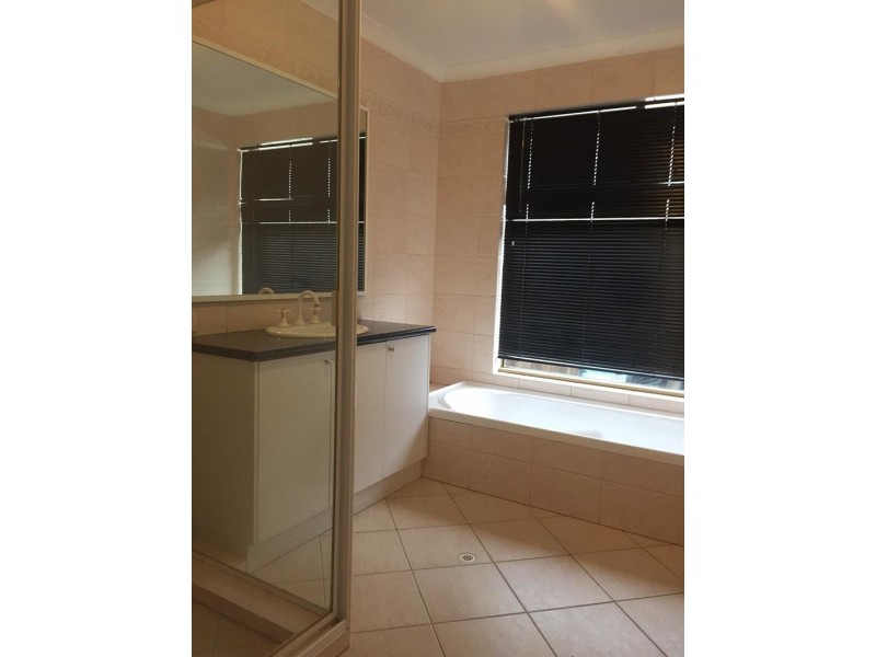 2 Princeton Cir, Alexander Heights WA 6064