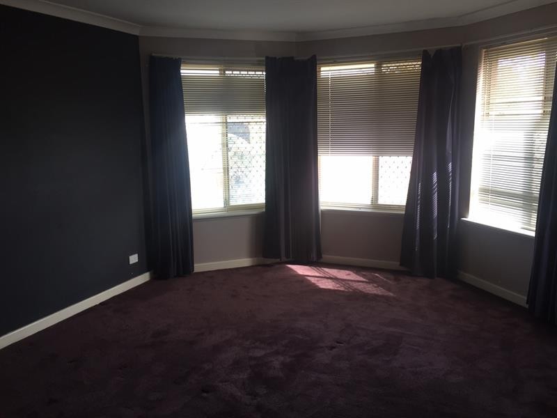 2 Princeton Cir, Alexander Heights WA 6064